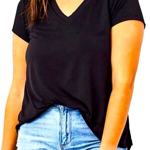 Latched Mama V-Neck Boyfriend Nursing Tee In Black Size L